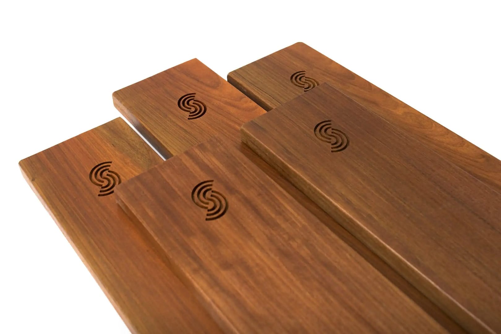 Five wooden planks with Sonaris logo